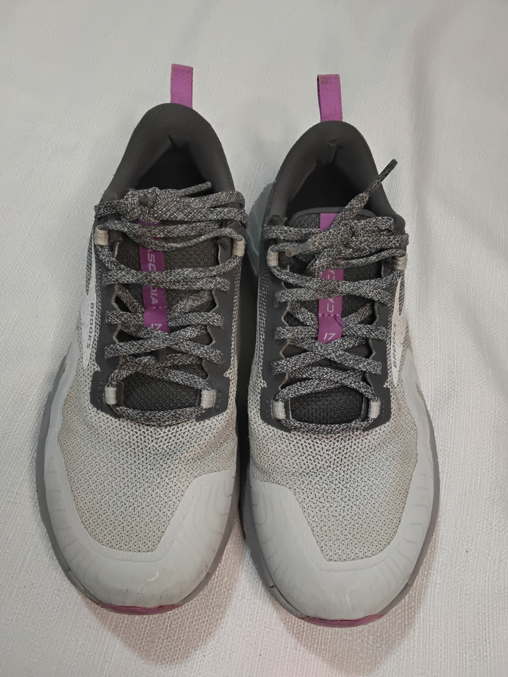 Brooks Cascadia 17 Gray and Pink Women's Running Sneakers Sz 8.5.